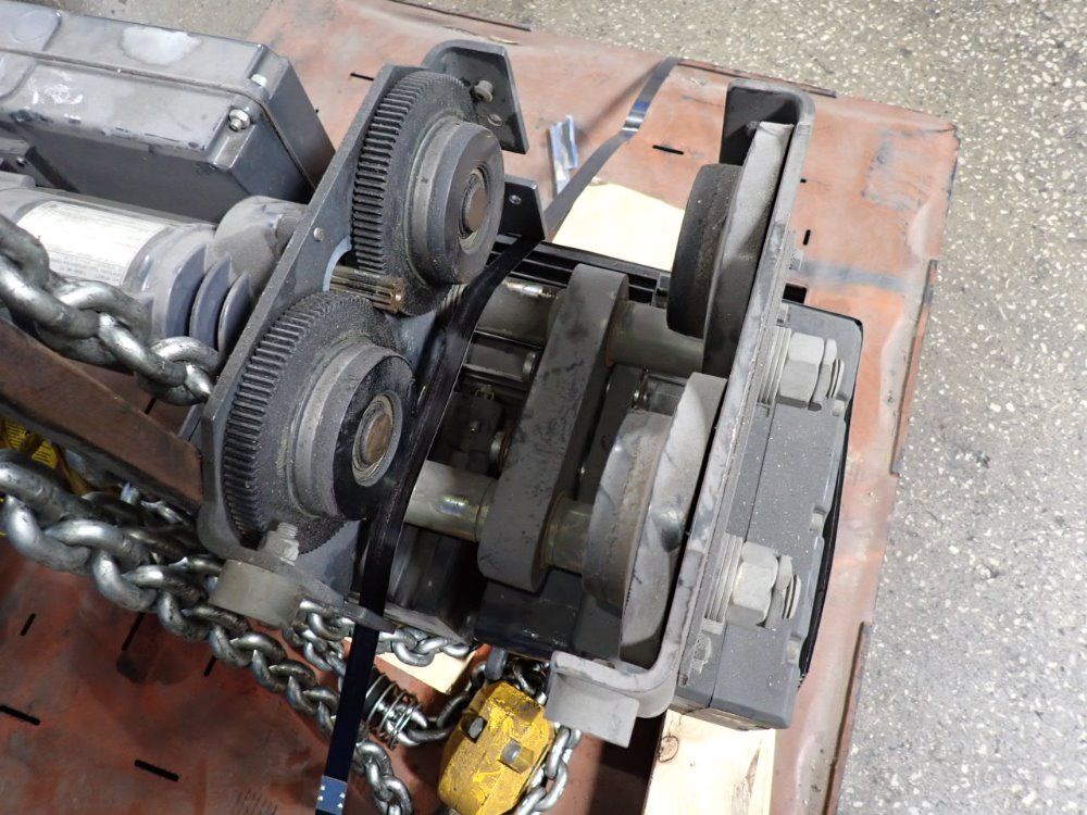 R & M Electric Hoist - Lm25