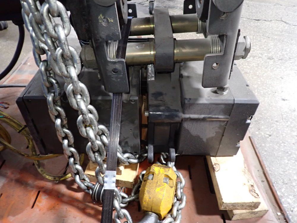 R & M Electric Hoist - Lm25