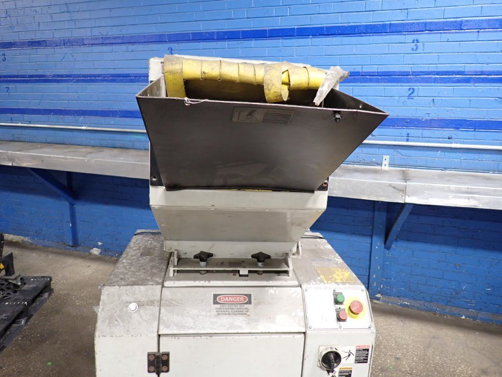 Milacron 7.5 Hp 2004 Milacron Mfg-14 Granulator - Mfg-14