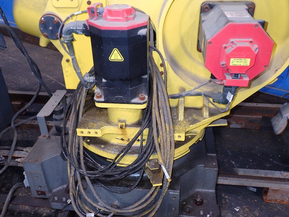 Fanuc 2003 Fanuc R2000ia165f Robot