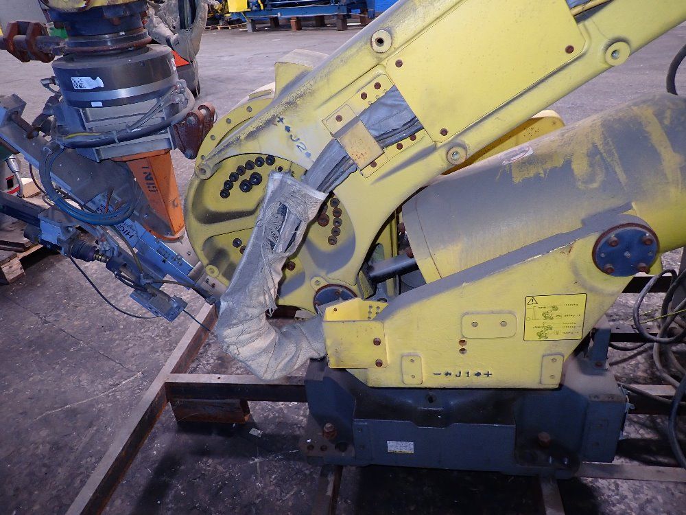 Fanuc 2003 Fanuc R2000ia165f Robot