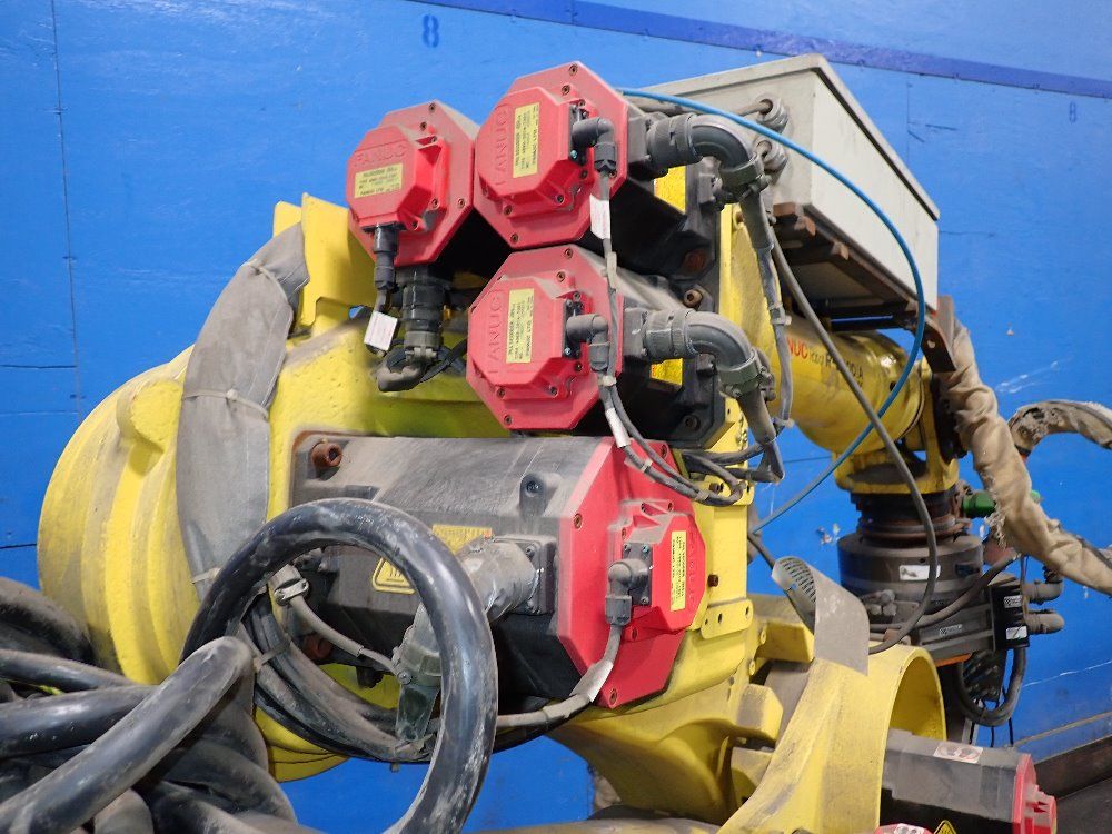 Fanuc 2003 Fanuc R2000ia165f Robot