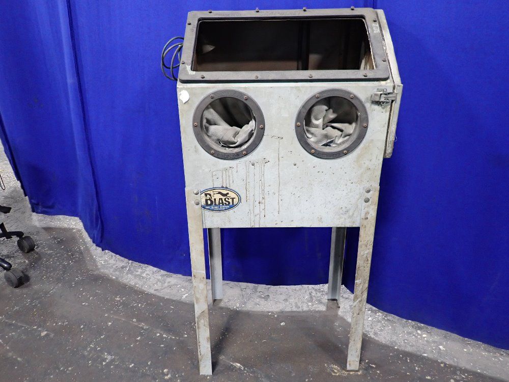 Skatblast 26" X 17" X 16" Blast Cabinet