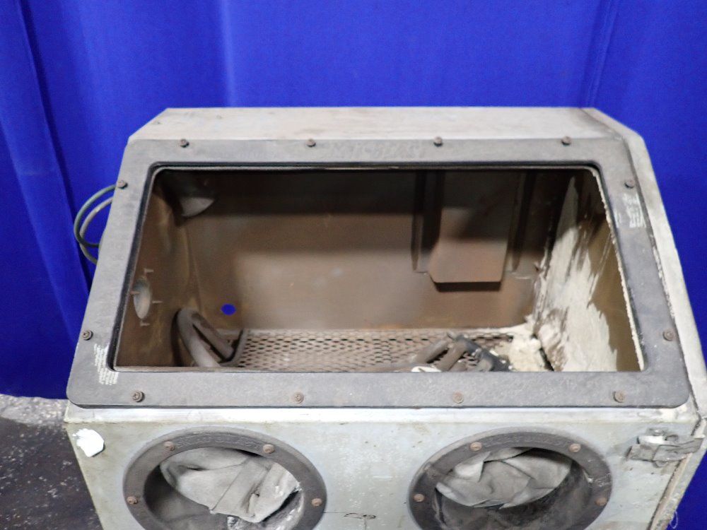 Skatblast 26" X 17" X 16" Blast Cabinet