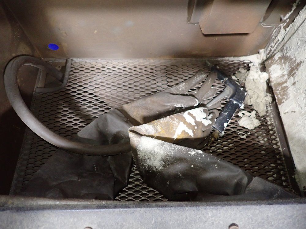 Skatblast 26" X 17" X 16" Blast Cabinet