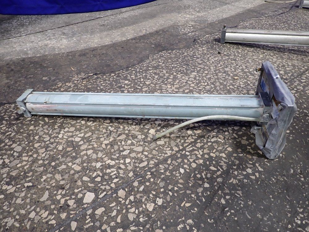  Pneumatic Cylinder