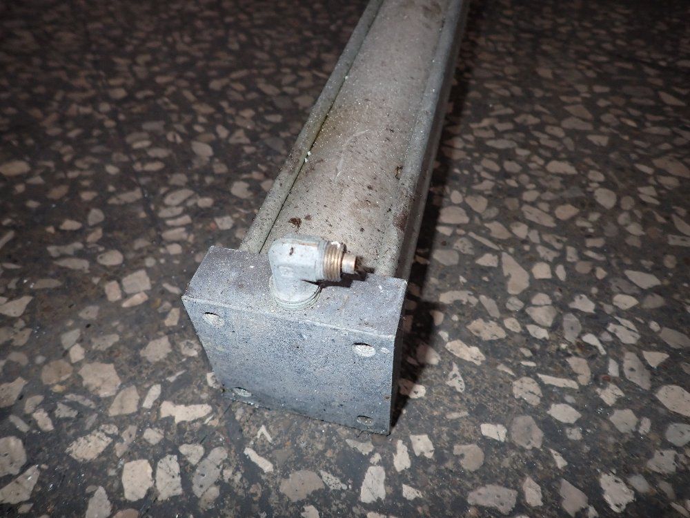  Pneumatic Cylinder