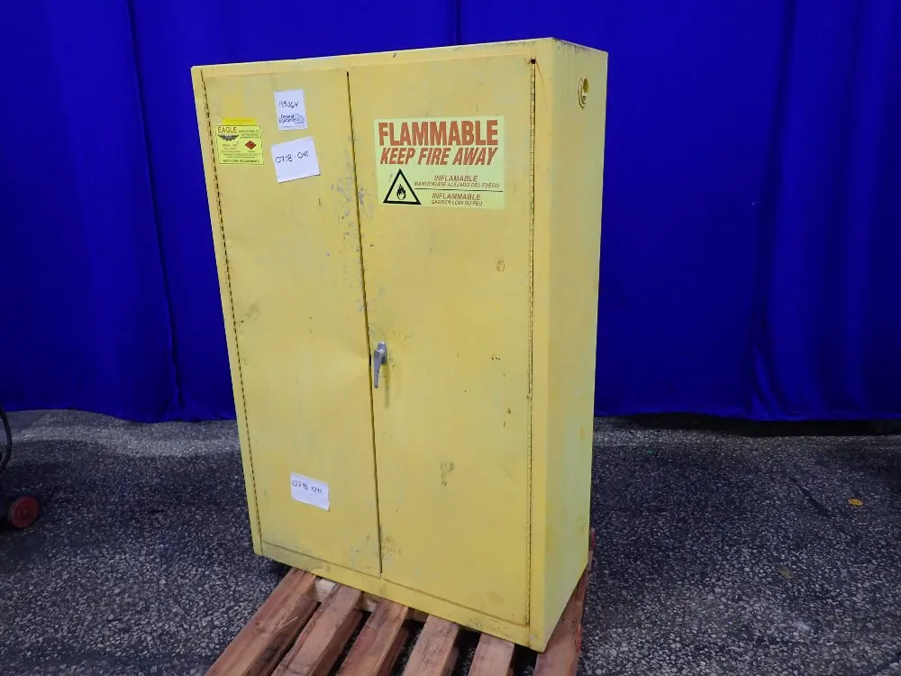 FLAMMABLE LIQUID STORAGE CABINET