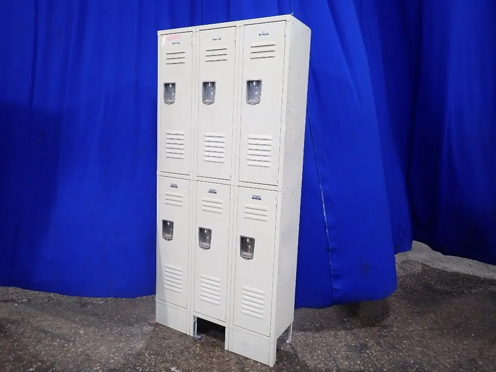 LOCKER