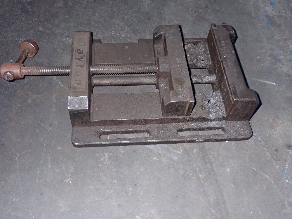 Dayton 8" 8" Vise