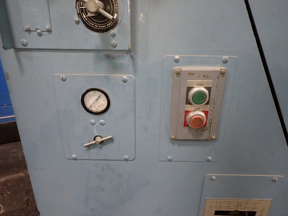 Grob 36 1/2" 1981 Grob 4v-36 Vertical Band Saw - 4v-36