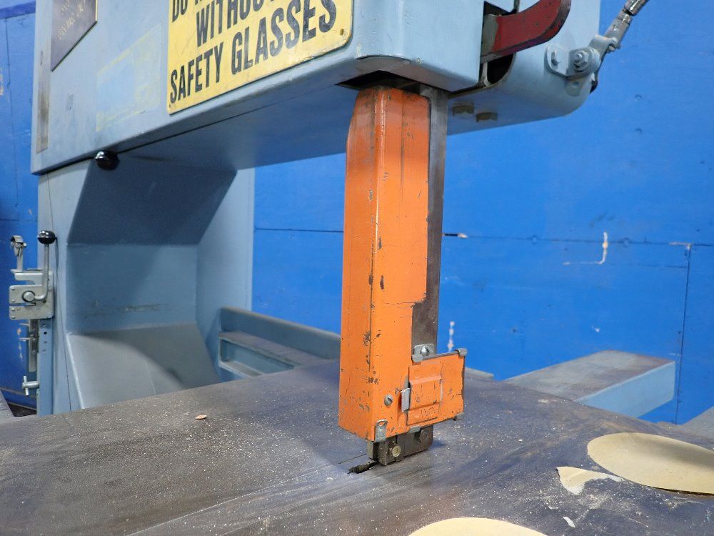 Grob 36 1/2" 1981 Grob 4v-36 Vertical Band Saw - 4v-36