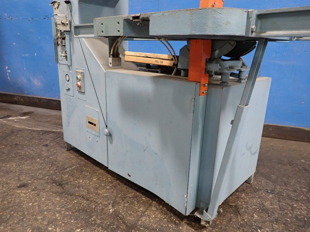 Grob 36 1/2" 1981 Grob 4v-36 Vertical Band Saw - 4v-36