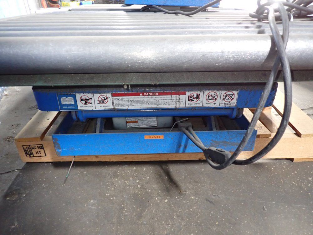 Roach Conveyors Lift Table