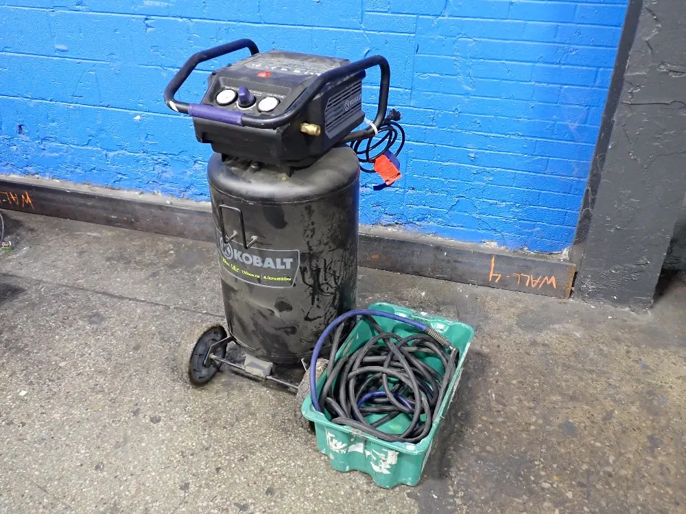 AIR COMPRESSOR