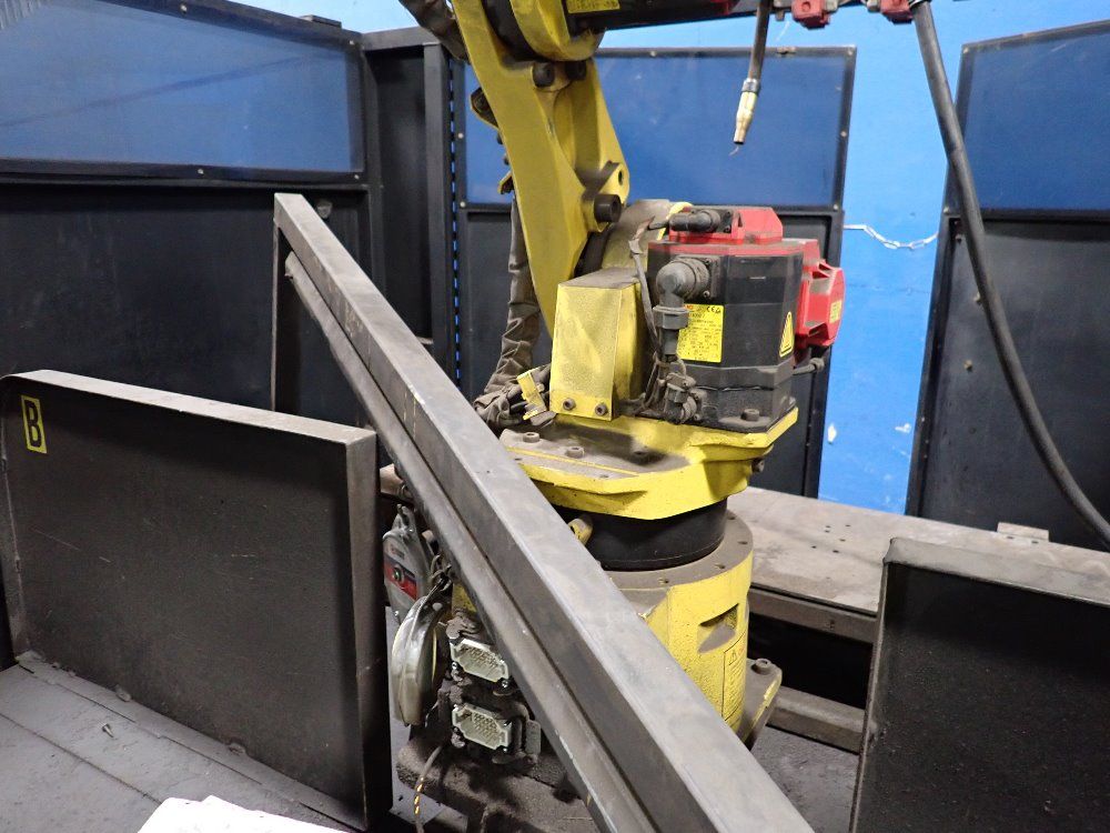 Fanuclincoln Electric 2005 Fanuclincoln Electric Arc Mate 100ib6s Robot Welding Cell