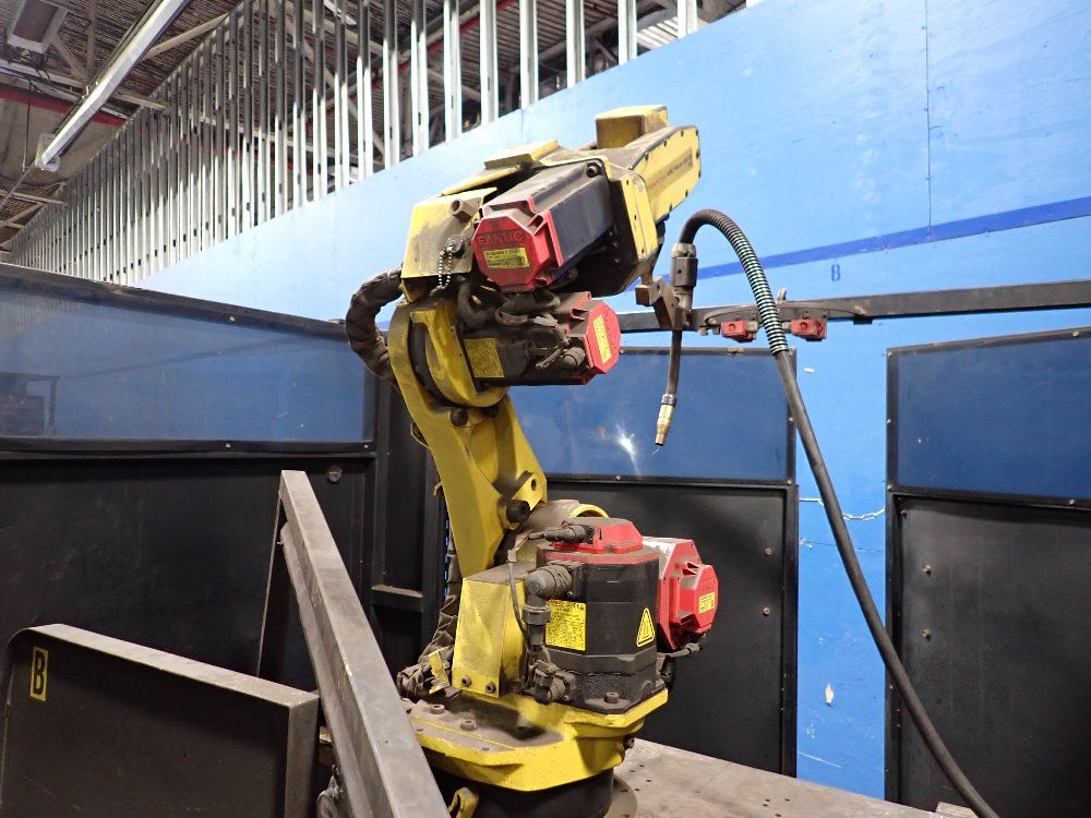Fanuclincoln Electric 2005 Fanuclincoln Electric Arc Mate 100ib6s Robot Welding Cell