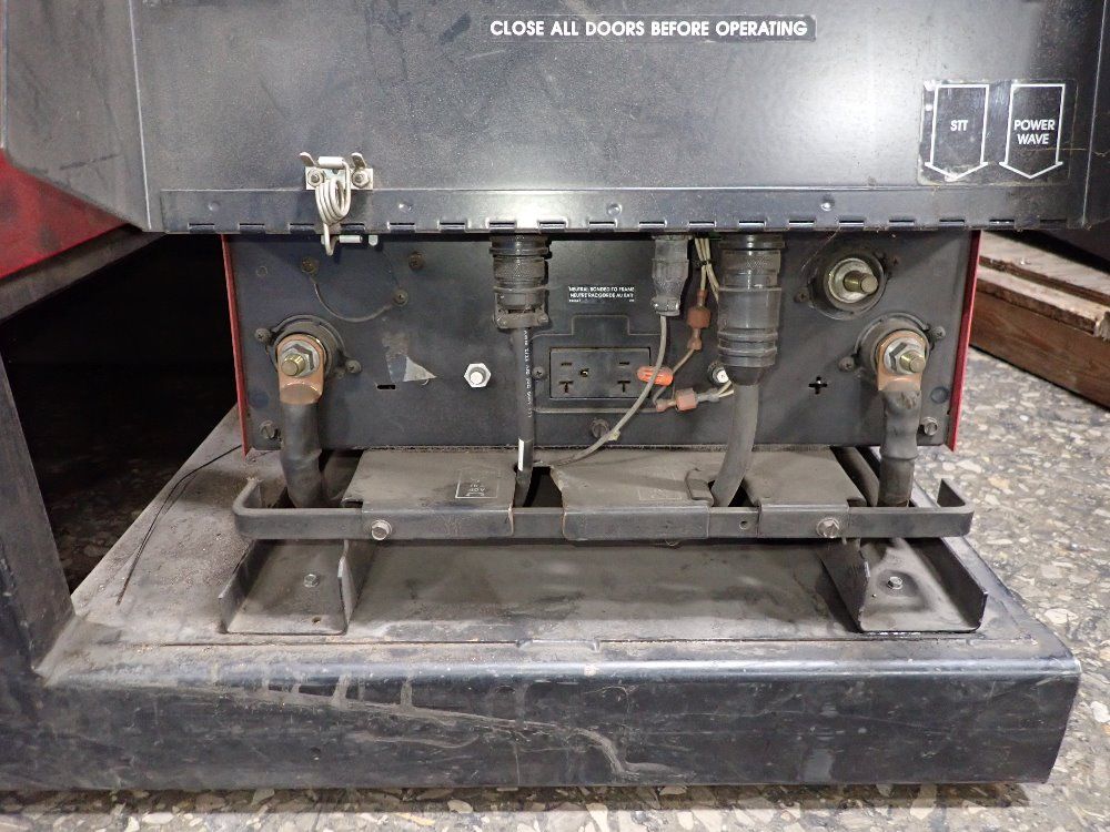 Fanuclincoln Electric 2005 Fanuclincoln Electric Arc Mate 100ib6s Robot Welding Cell