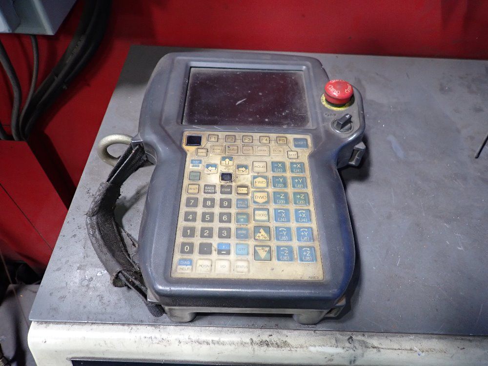Fanuclincoln Electric 2005 Fanuclincoln Electric Arc Mate 100ib6s Robot Welding Cell