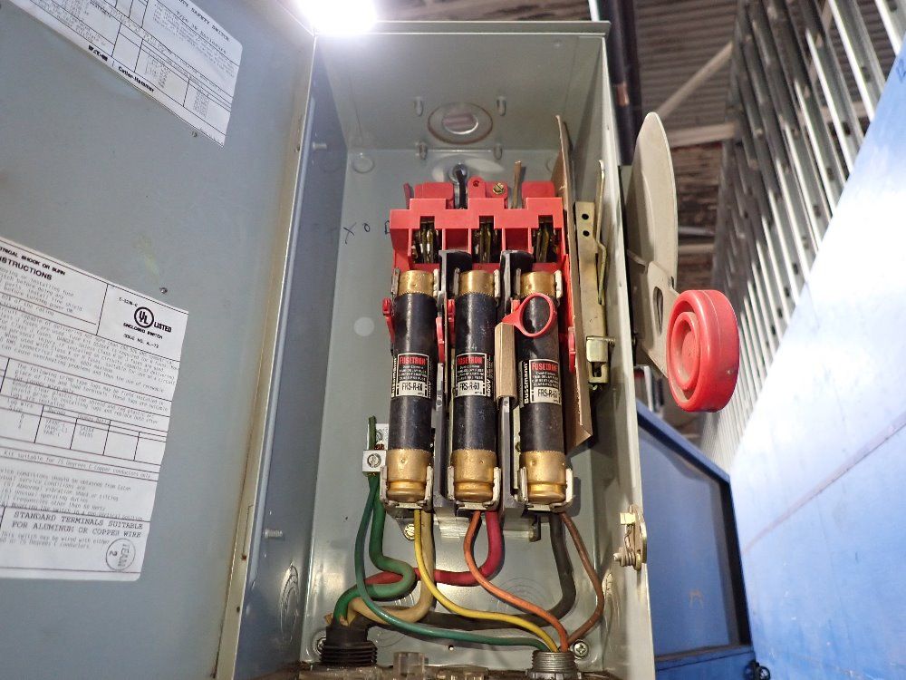 Fanuclincoln Electric 2005 Fanuclincoln Electric Arc Mate 100ib6s Robot Welding Cell