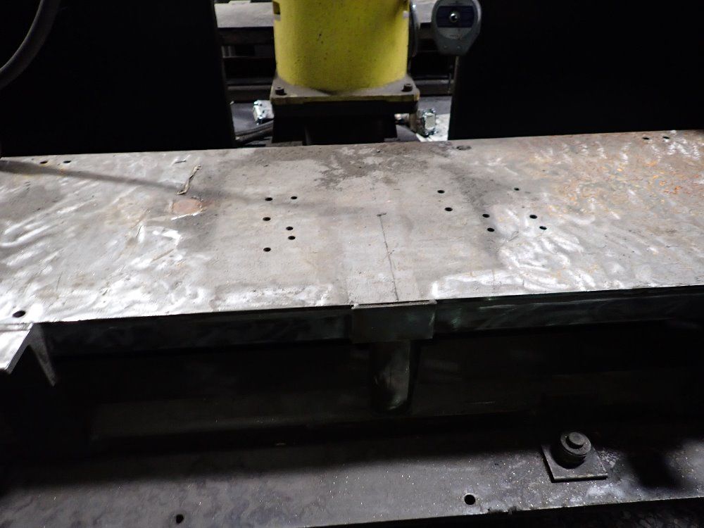 Fanuclincoln Electric 2005 Fanuclincoln Electric Arc Mate 100ib6s Robot Welding Cell