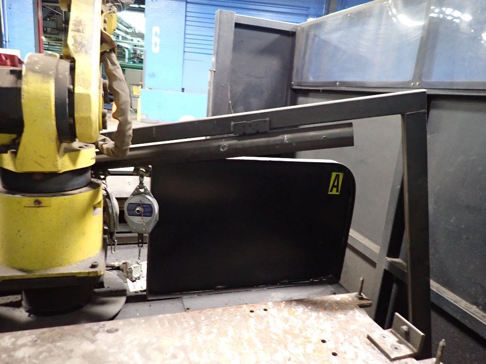 Fanuclincoln Electric 2005 Fanuclincoln Electric Arc Mate 100ib6s Robot Welding Cell