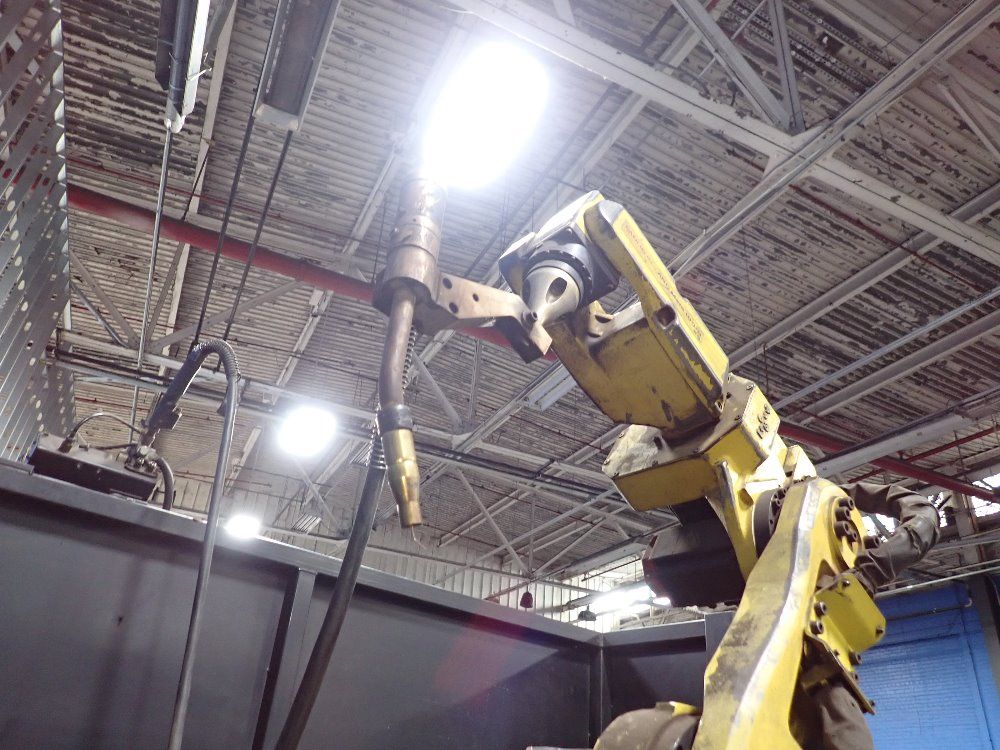 Fanuclincoln Electric 2005 Fanuclincoln Electric Arc Mate 100ib6s Robot Welding Cell