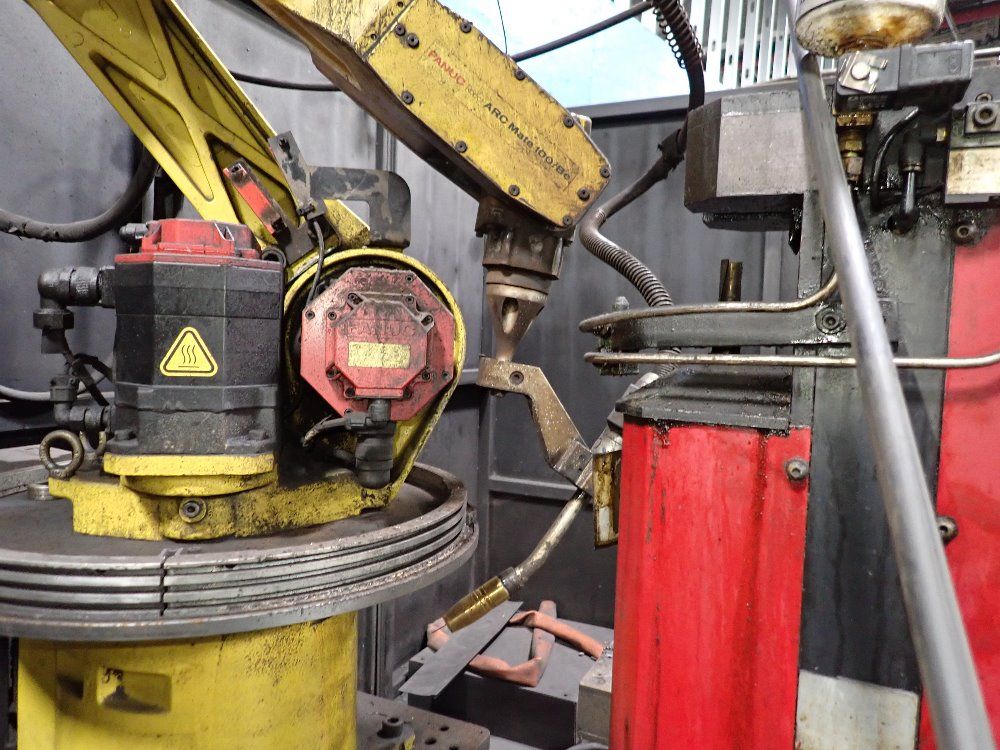 Fanuclincoln Electric 2007 Fanuclincoln Electric Arc Mate 100ibe Robot Welding Cell
