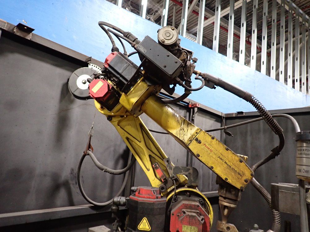 Fanuclincoln Electric 2007 Fanuclincoln Electric Arc Mate 100ibe Robot Welding Cell
