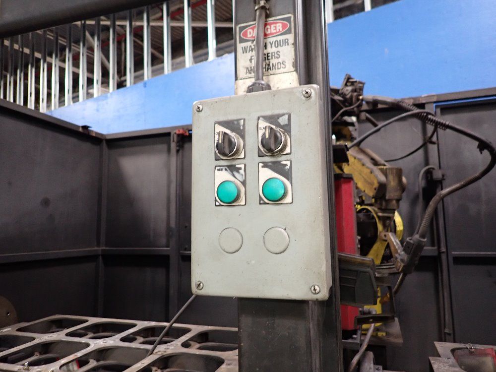 Fanuclincoln Electric 2007 Fanuclincoln Electric Arc Mate 100ibe Robot Welding Cell