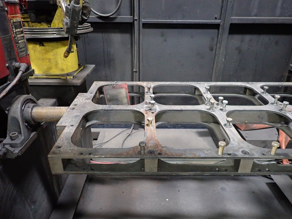 Fanuclincoln Electric 2007 Fanuclincoln Electric Arc Mate 100ibe Robot Welding Cell
