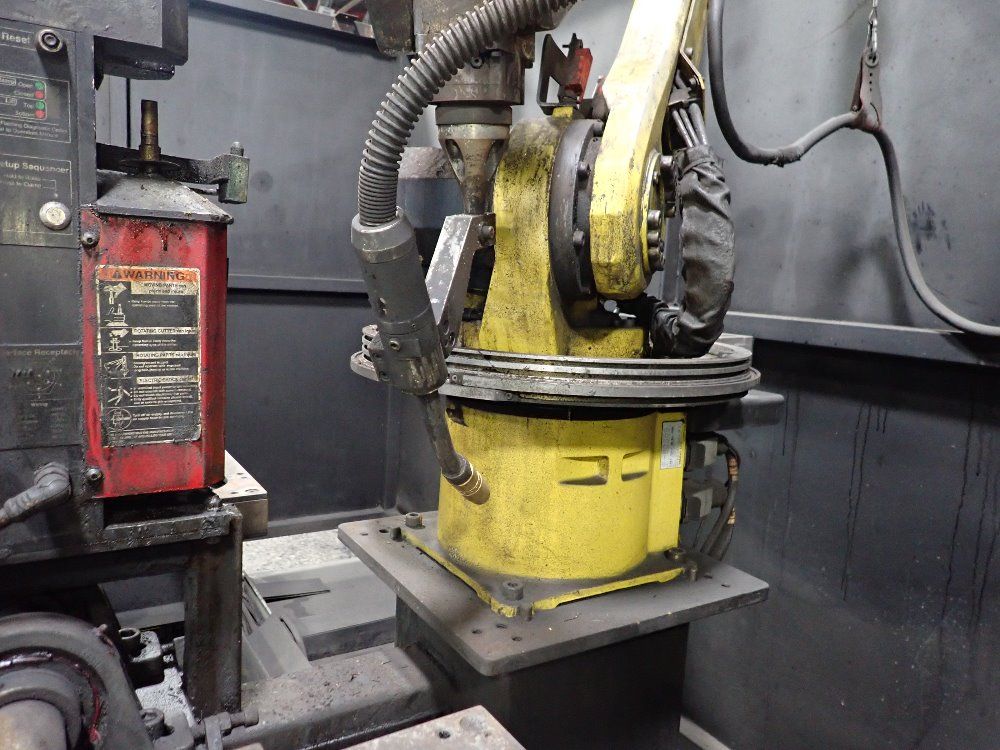 Fanuclincoln Electric 2007 Fanuclincoln Electric Arc Mate 100ibe Robot Welding Cell
