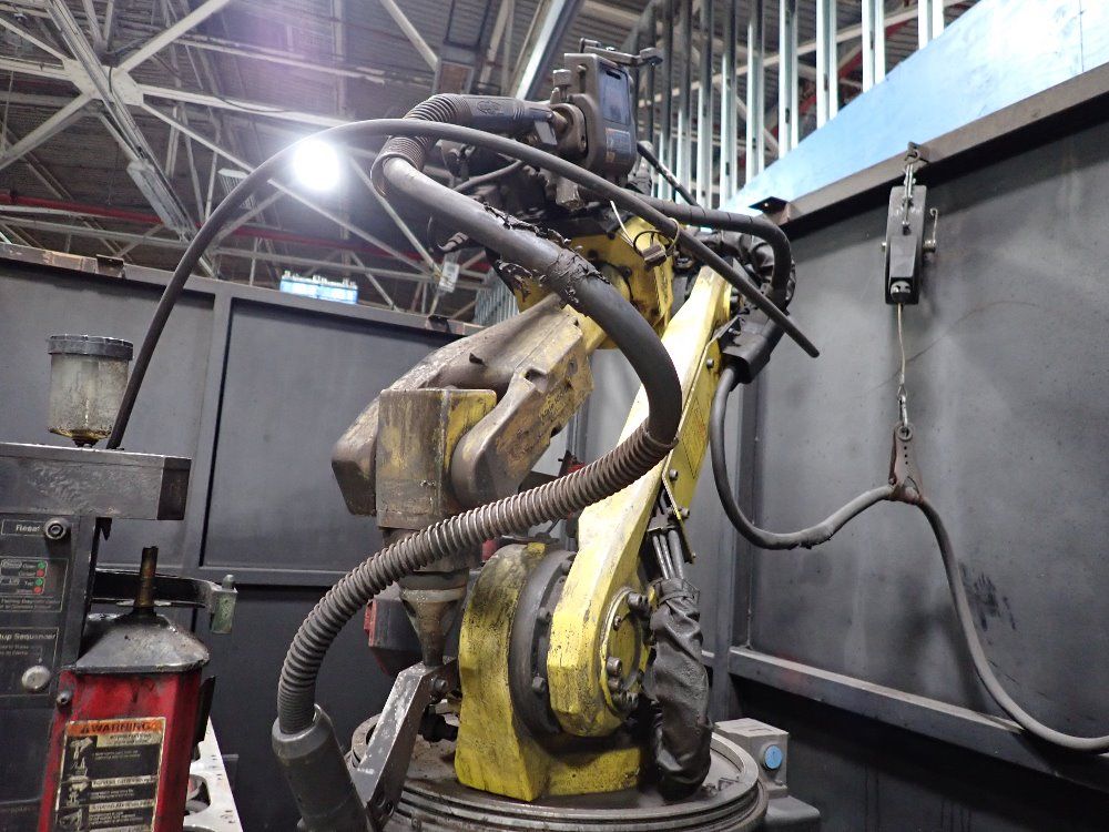 Fanuclincoln Electric 2007 Fanuclincoln Electric Arc Mate 100ibe Robot Welding Cell
