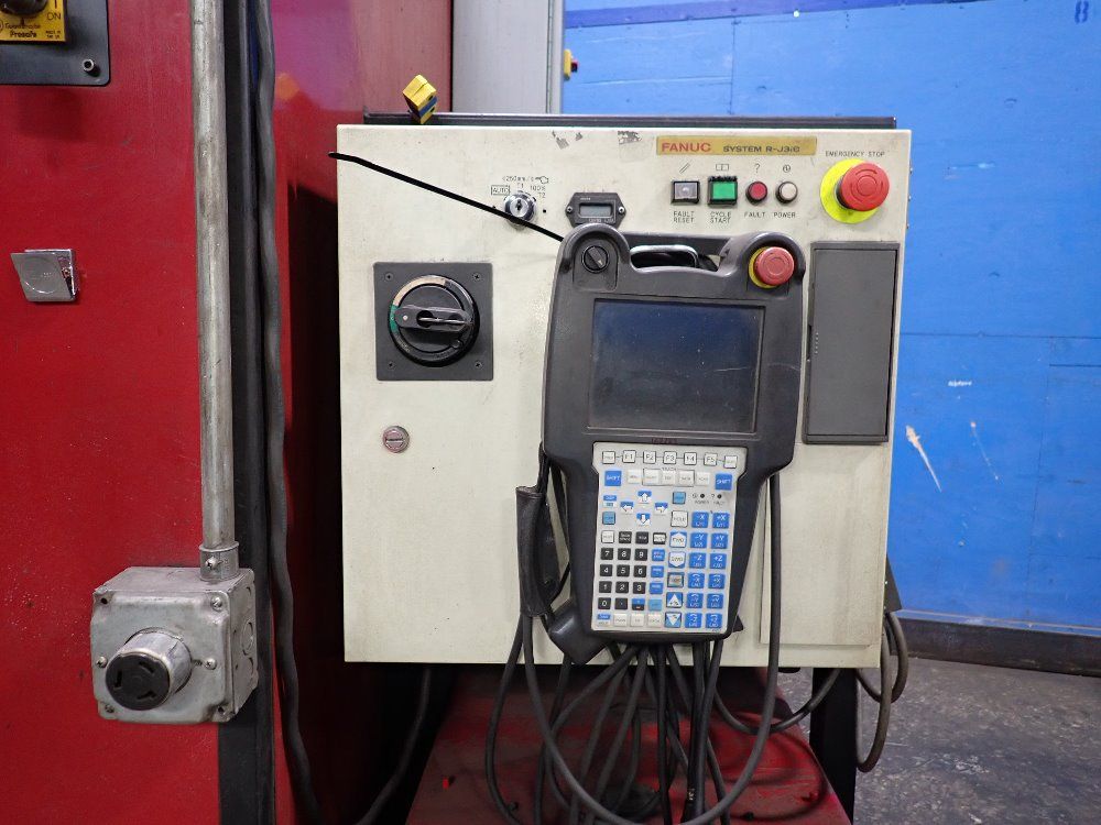 Fanuclincoln Electric 2007 Fanuclincoln Electric Arc Mate 100ibe Robot Welding Cell