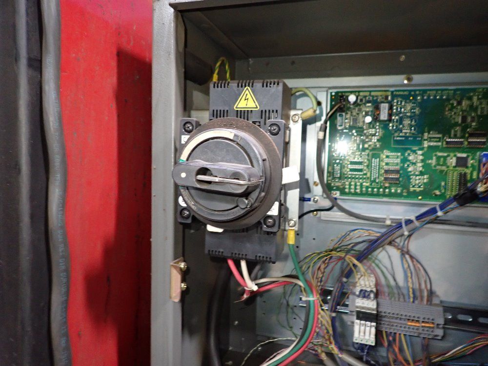 Fanuclincoln Electric 2007 Fanuclincoln Electric Arc Mate 100ibe Robot Welding Cell
