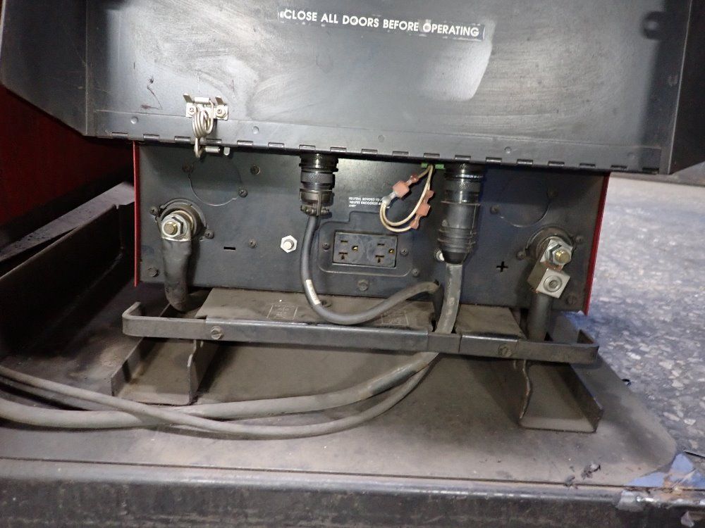 Fanuclincoln Electric 2007 Fanuclincoln Electric Arc Mate 100ibe Robot Welding Cell