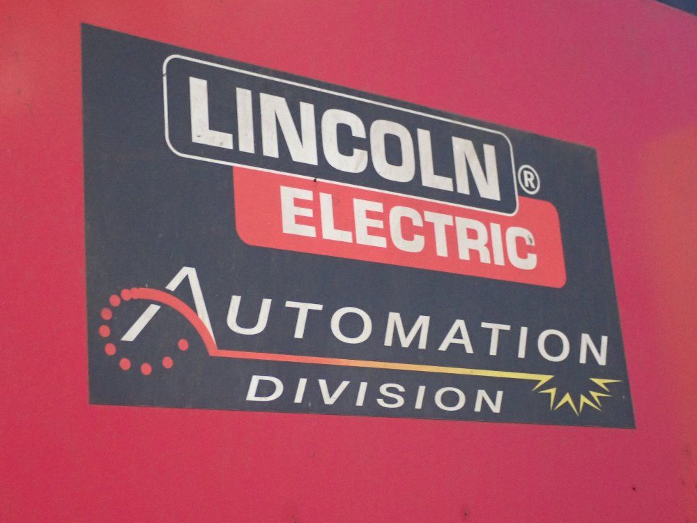 Fanuclincoln Electric 2007 Fanuclincoln Electric Arc Mate 100ibe Robot Welding Cell