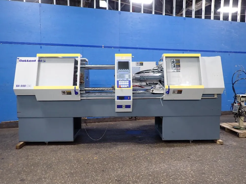 INJECTION MOLDER