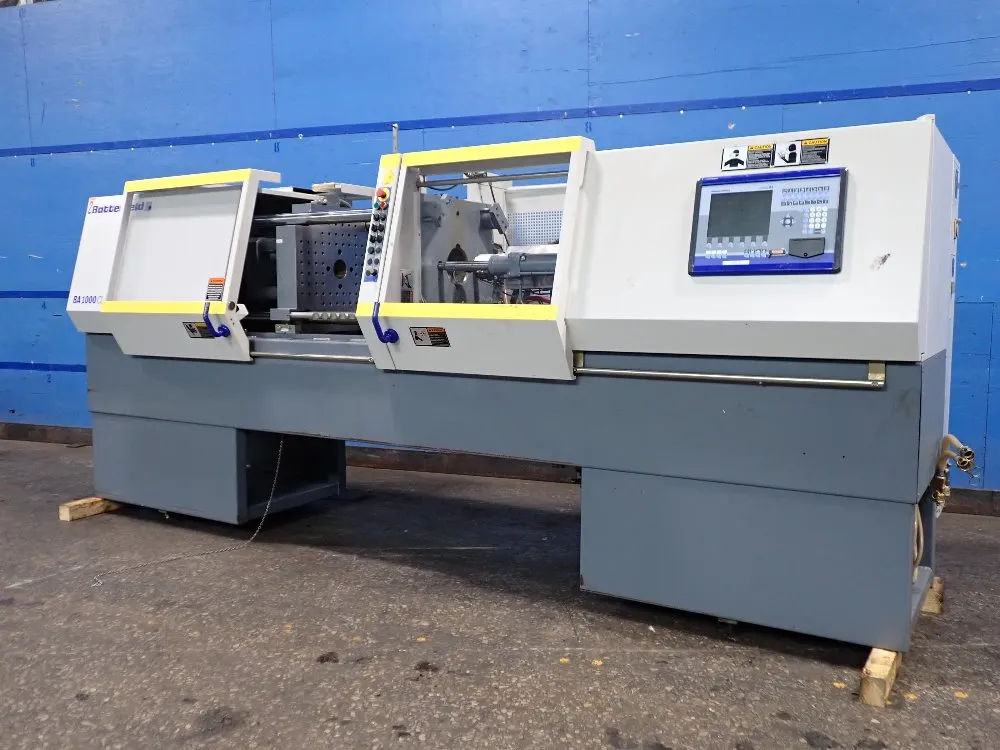 INJECTION MOLDER
