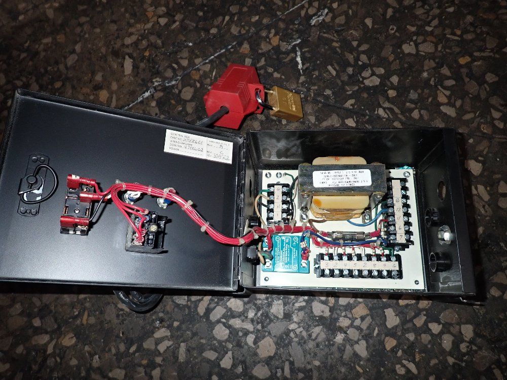 Conair Vacuum Pump Selector Power Supply - Selectronic 5