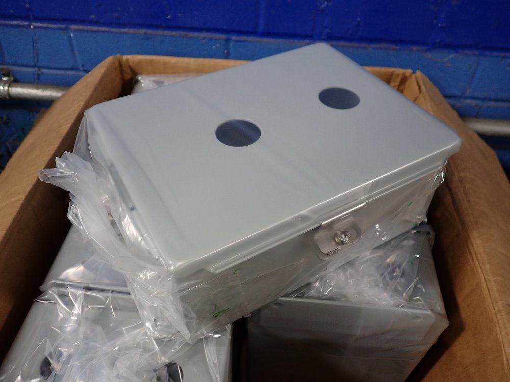 Nvent Aprox. 5 1/2" X 7 1/2" X 3" Electrical Enclosures - A806chnf