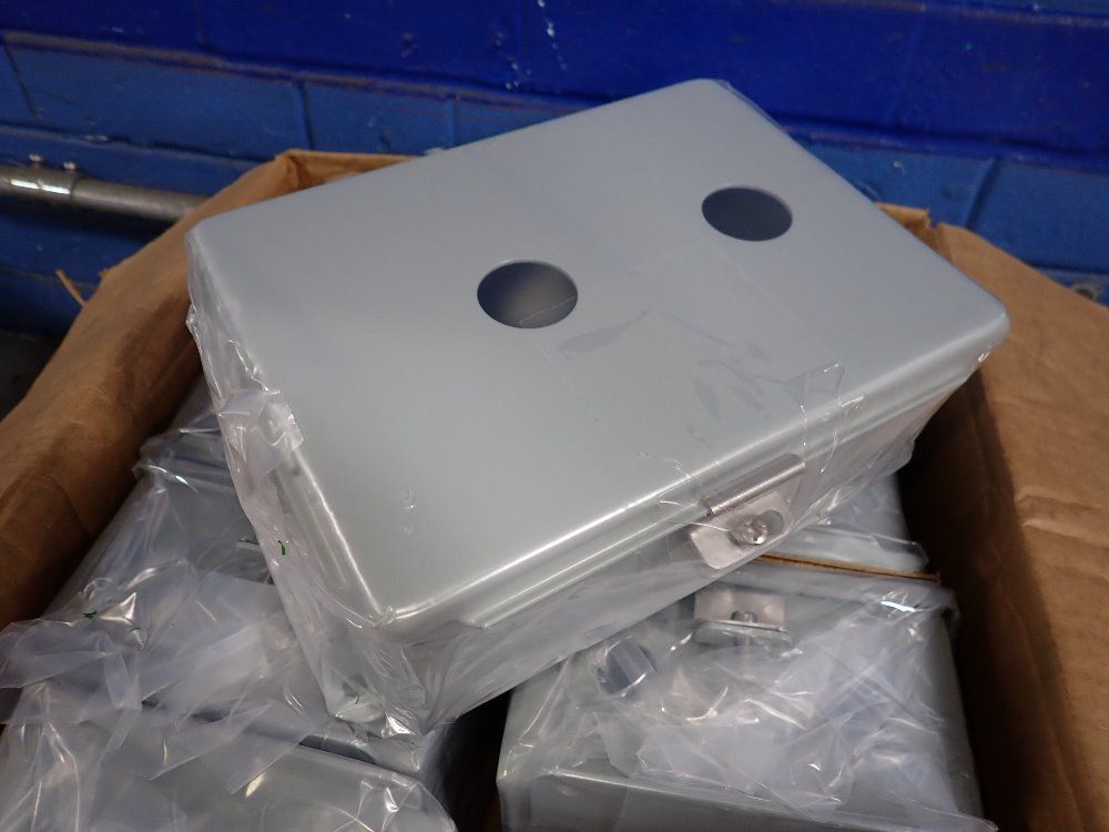 Nvent Aprox. 5 1/2" X 7 1/2" X 3" Electrical Enclosures - A806chnf