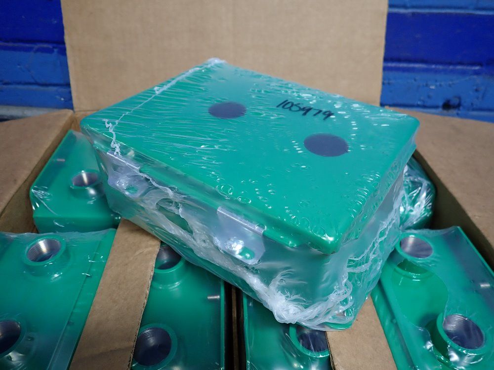 Nvent Aprox. 5 1/2" X 7 1/2" X 3" Electrical Enclosures - A806chnf