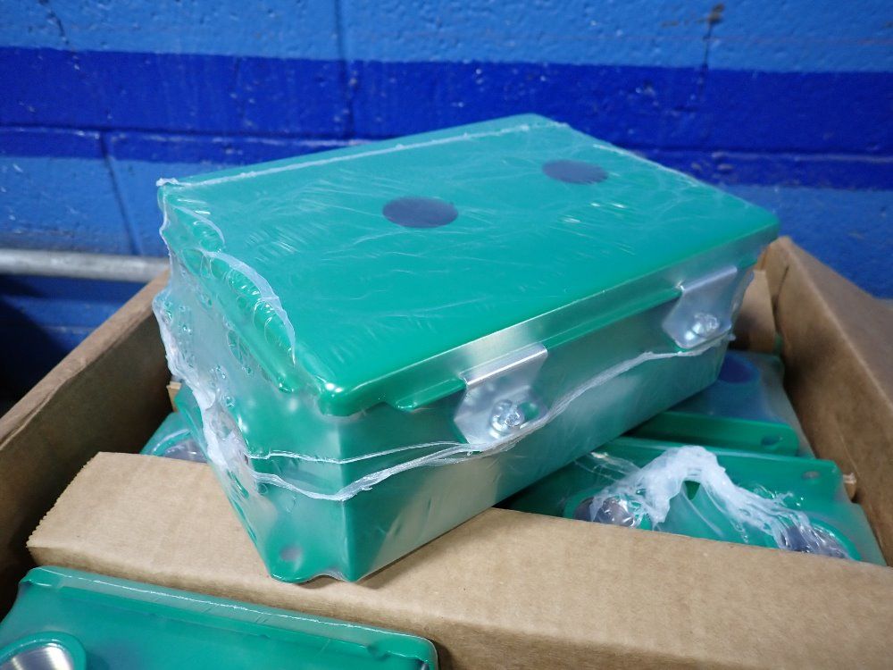 Nvent Aprox. 5 1/2" X 7 1/2" X 3" Electrical Enclosures - A806chnf