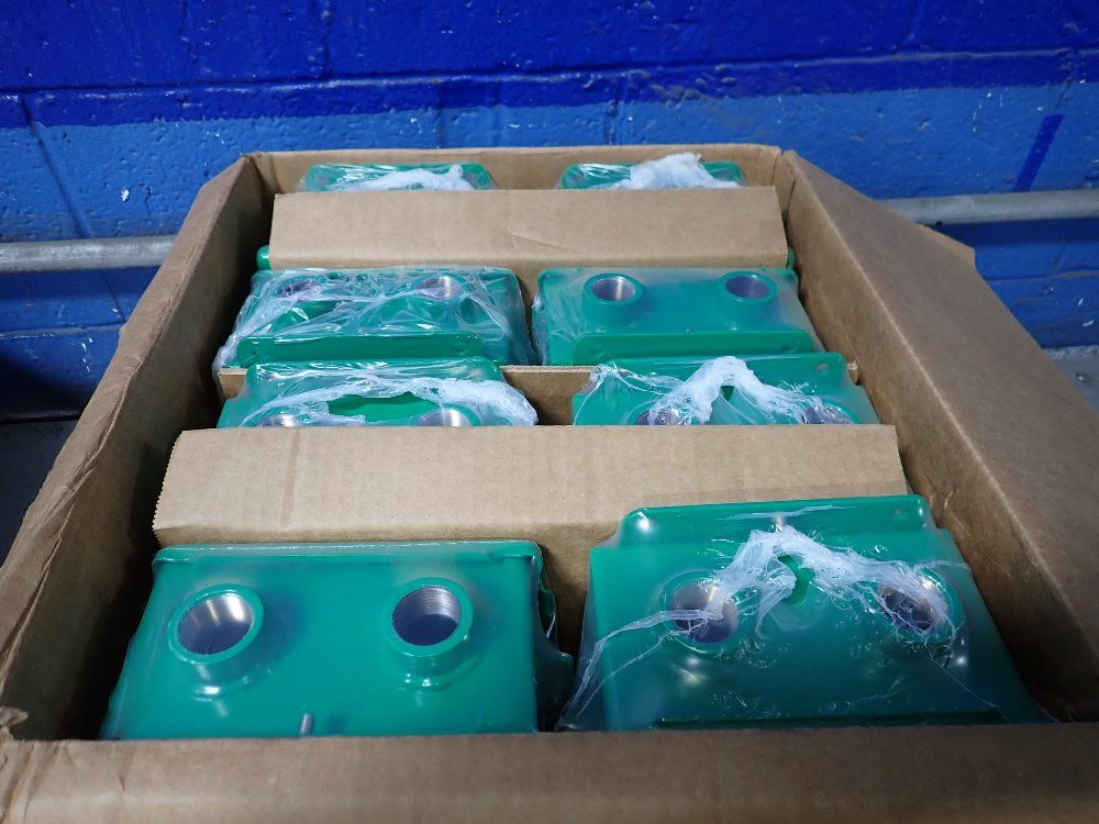 Nvent Aprox. 5 1/2" X 7 1/2" X 3" Electrical Enclosures - A806chnf