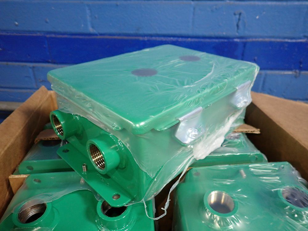 Nvent Aprox. 5 1/2" X 7 1/2" X 3" Electrical Enclosures - A806chnf