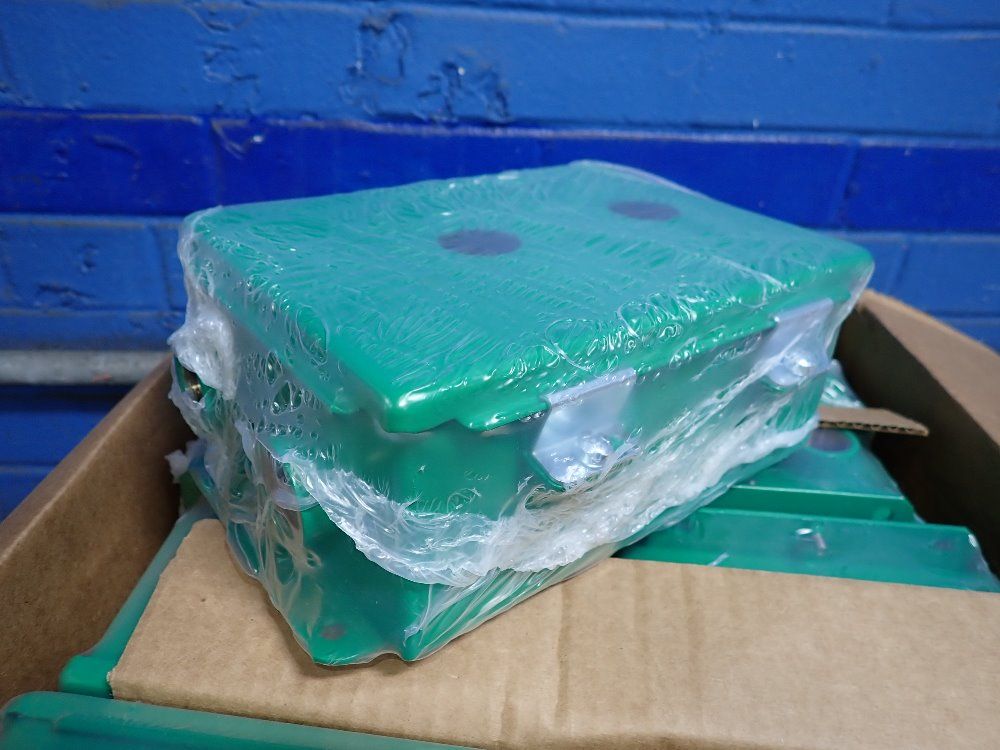 Nvent Aprox. 5 1/2" X 7 1/2" X 3" Electrical Enclosures - A806chnf