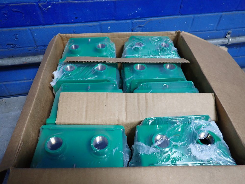 Nvent Aprox. 5 1/2" X 7 1/2" X 3" Electrical Enclosures - A806chnf