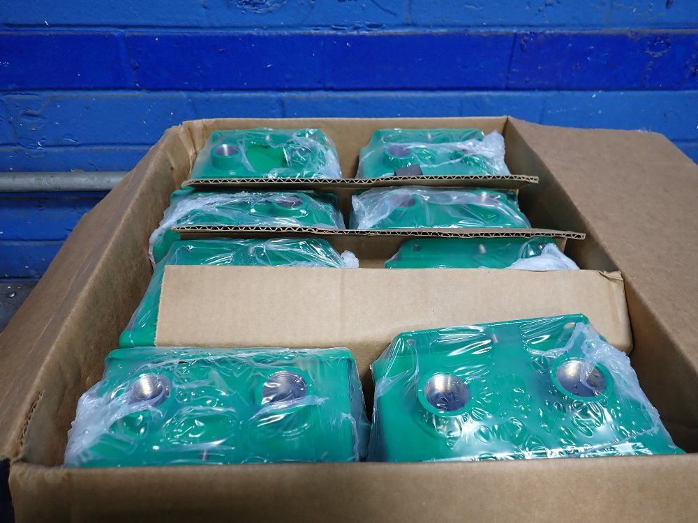 Nvent Aprox. 5 1/2" X 7 1/2" X 3" Electrical Enclosures - A806chnf