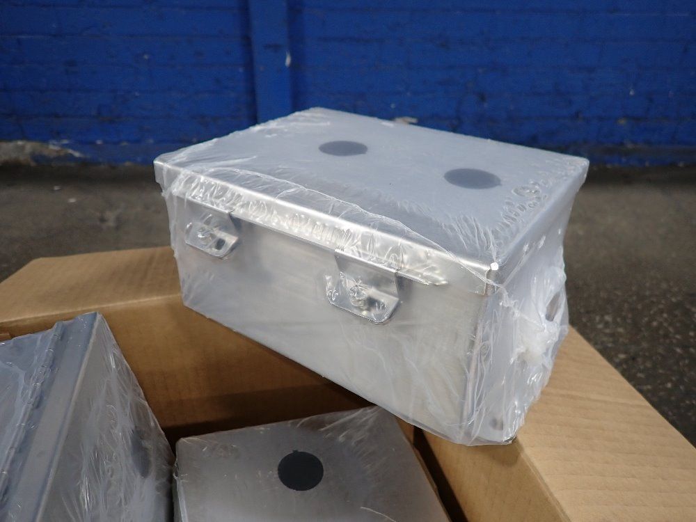 Nvent Aprox. 7 1/2" X 5 1/2" X 3 1/2" Electrical Enclosures